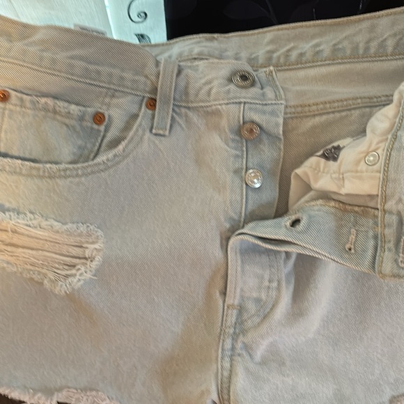 Levi’s 501 Distressed Light Wash Jean Shorts with red tab - Picture 3 of 14
